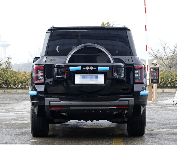 BYD LÉOPARD 8