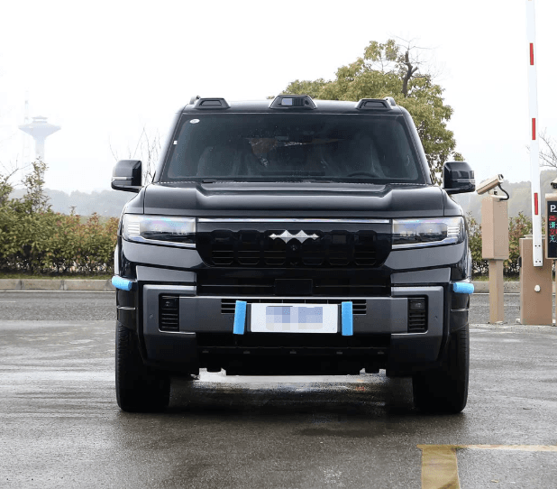 BYD LÉOPARD 8